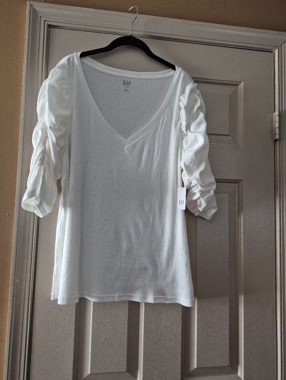 GAP Cream V-Neck Ruched Sleeve Short Sleeve Top